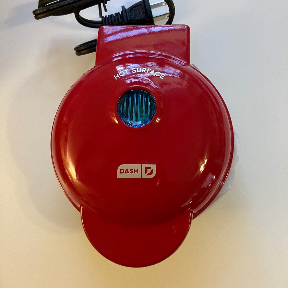 NWOT! ❤️ DASH Mini Heart ❤️ Waffle Maker! - Picture 2 of 14